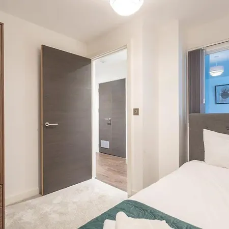 Zeni, Ouse Court 2 Bedroom ヨーク