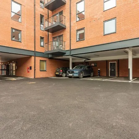 Zeni, Ouse Court 2 Bedroom * York
