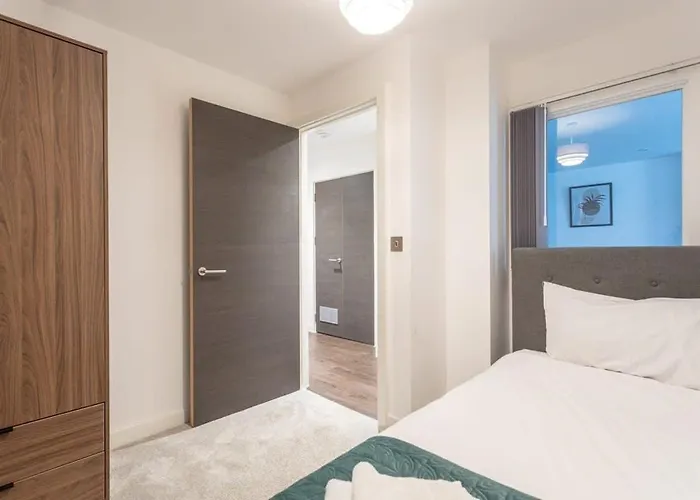 Zeni, Ouse Court 2 Bedroom York